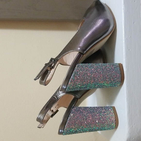Open toed metallic gold iridescent glitter heels - Picture 3 of 7